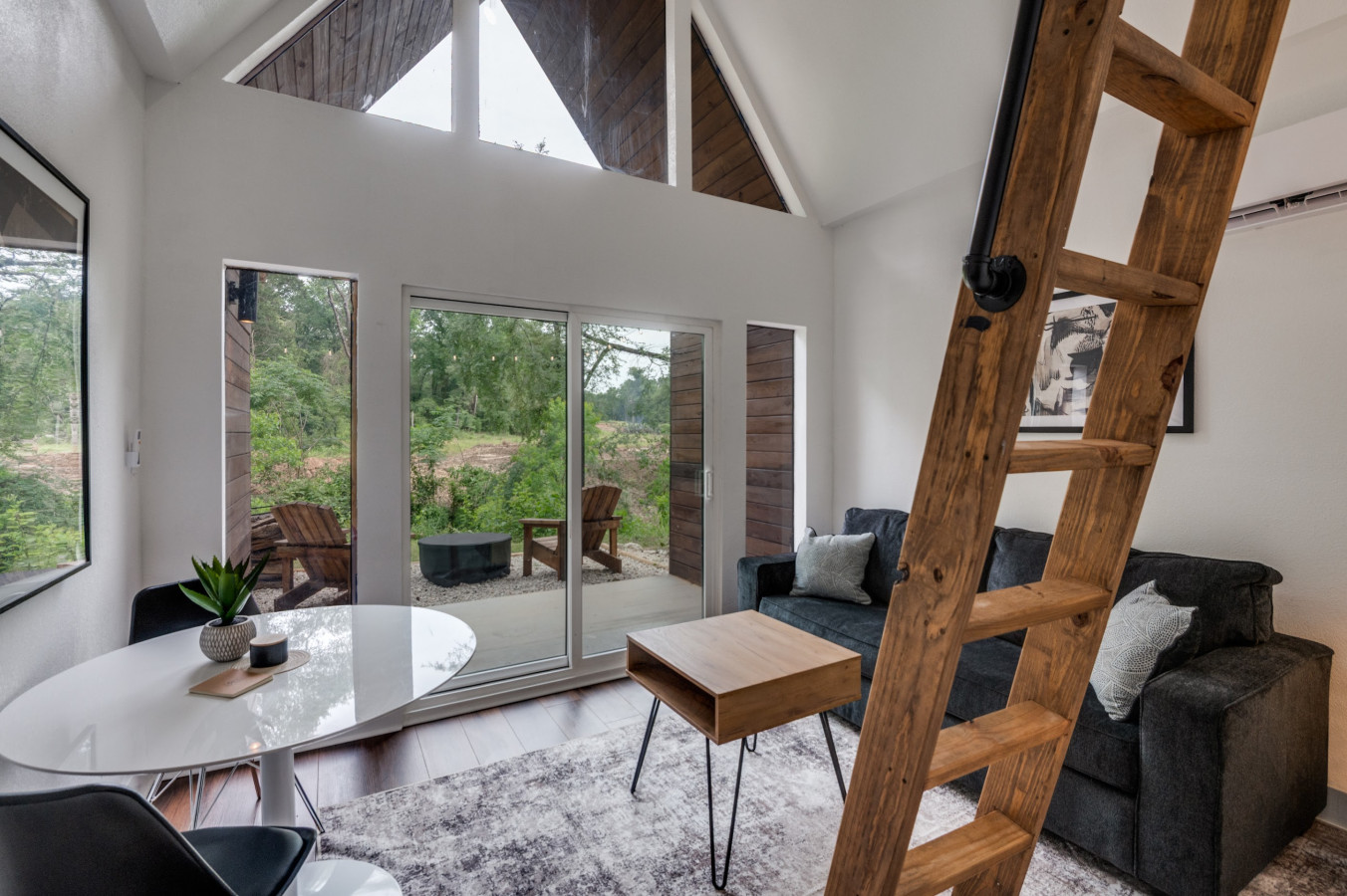 CABIN10.jpg