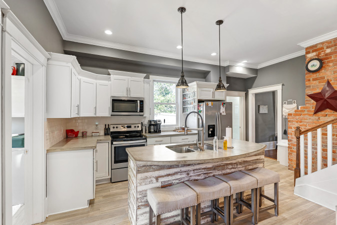 Charming Retreat: Downtown Carthage