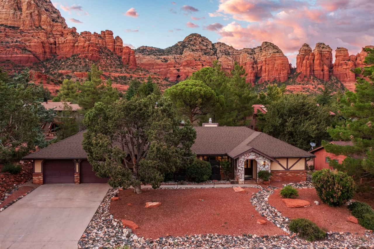Spa, Fire Pit, BIG Views, Walk to Trails — Sedona, AZ — vacation rental