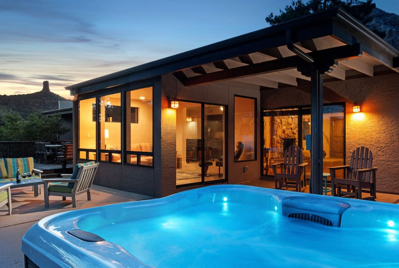 Lodge style home, A+ location, hot tub, BBQ & more — Sedona, AZ — vacation rental
