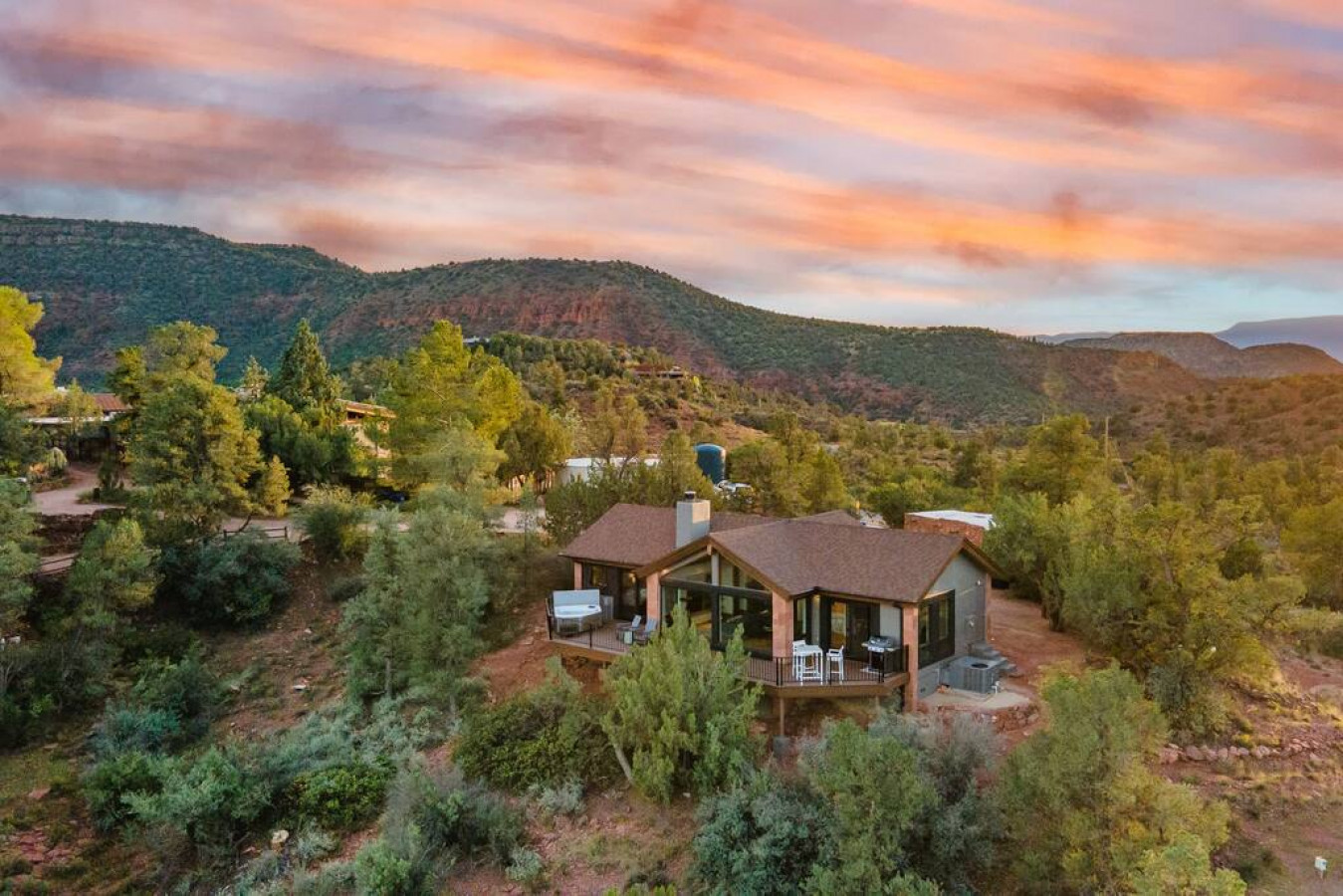 Cayuse Sky Lodge • Luxury Hilltop Couple's Retreat