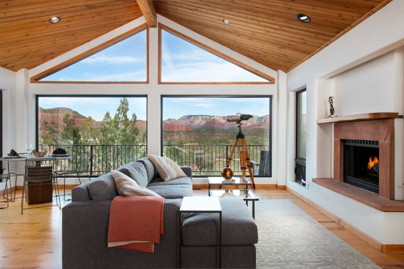 Cayuse Sky Lodge • Luxury Hilltop Couple's Retreat