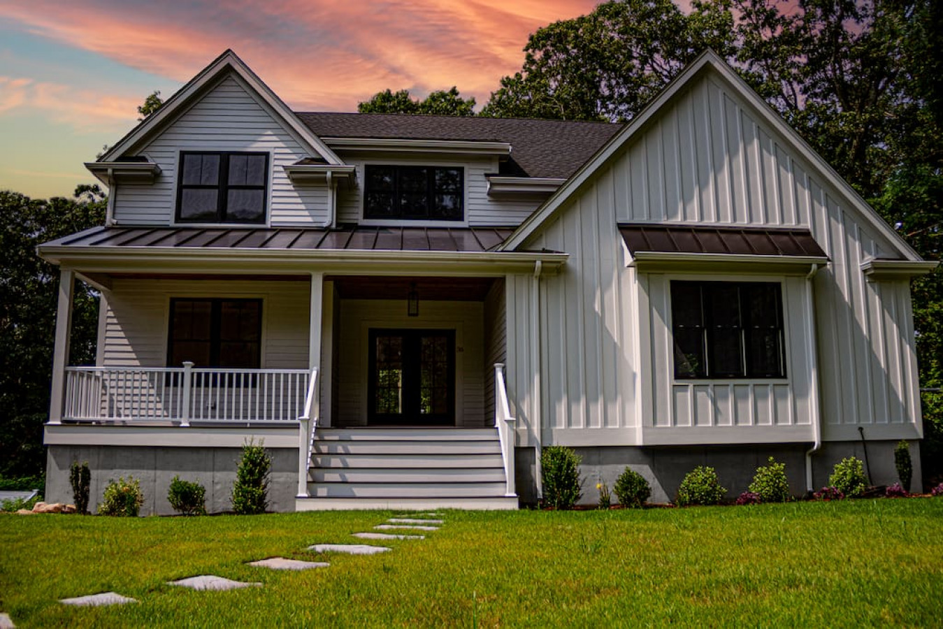 Beautiful 3000 square foot house that features an 85" TV, large kitchen and large deck with 4 bedrooms and 2.5 baths.