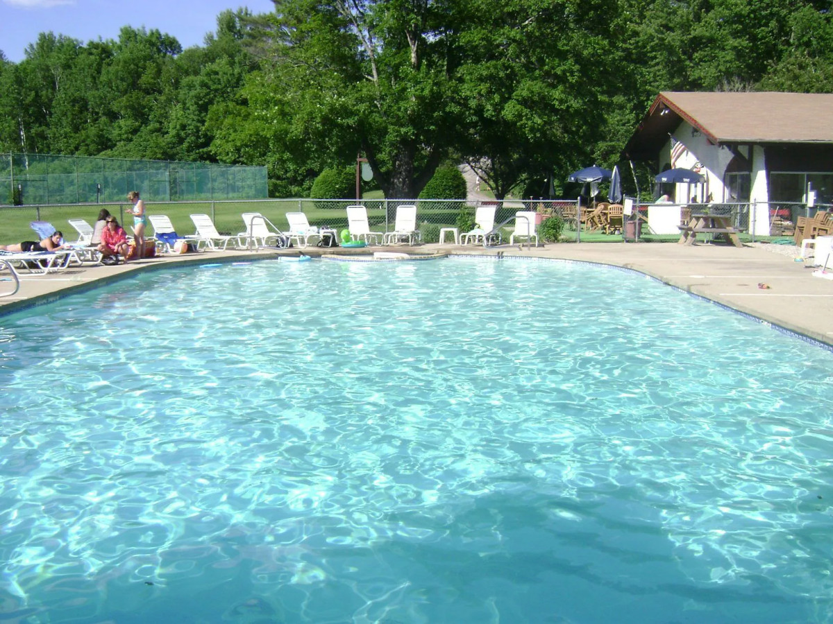 🏊‍♀️  Enjoy our pool, open in the summer season