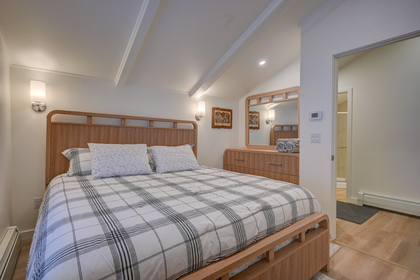 Spacious king bedroom