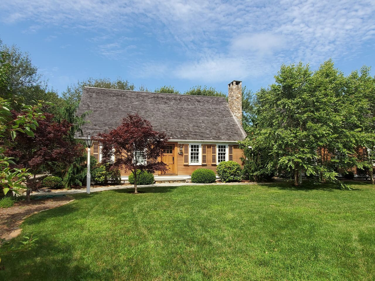 Charming central AC, 4-bedroom home near downtown Edgartown & South Beach. Perfect location to bike anywhere on Martha’s Vineyard. Close to shops, dining & beaches—ideal for families or groups looking for a classic island escape.
