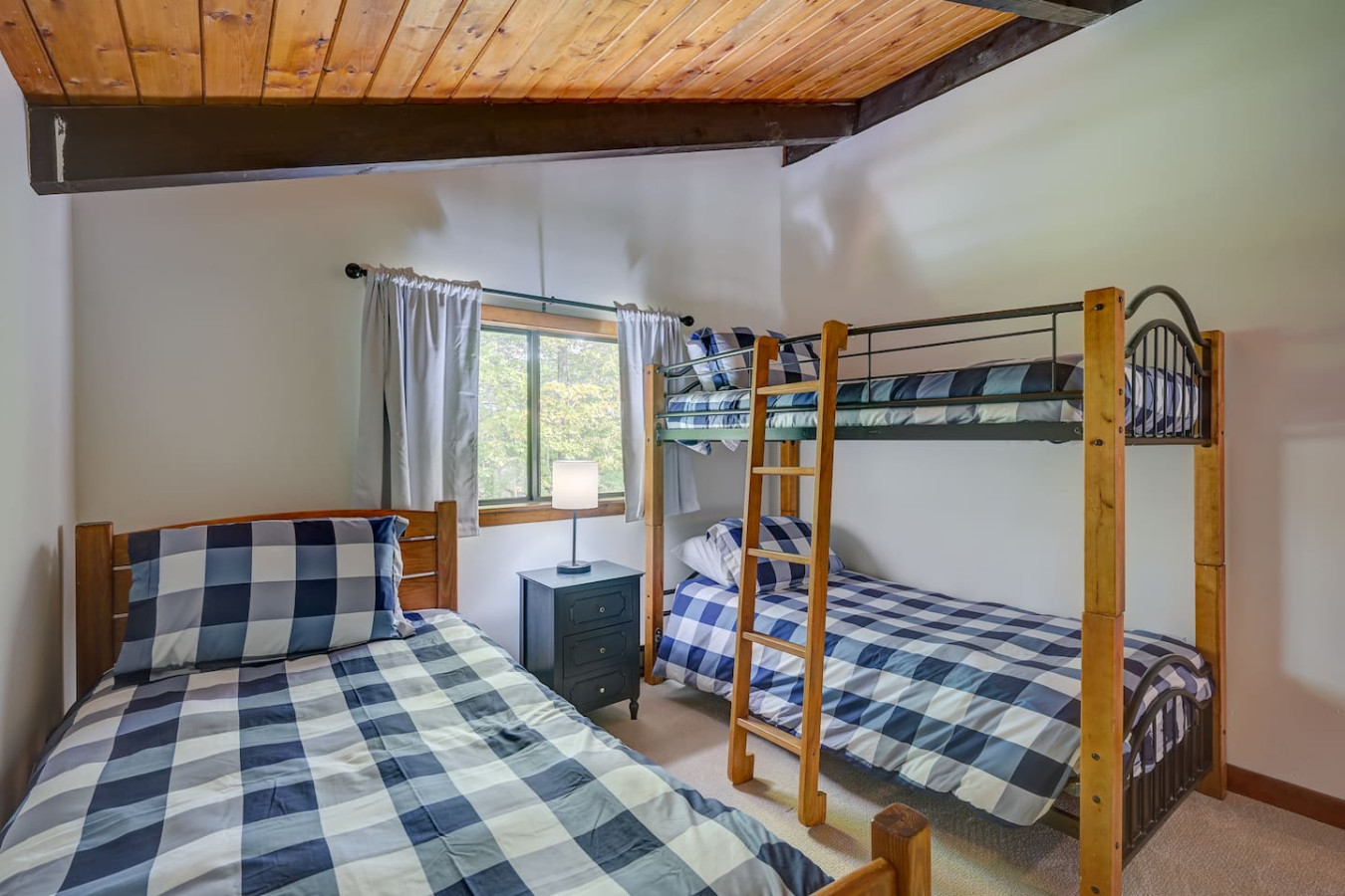Spacious Retreat Near StoryLand, Ski Mtns & Trails