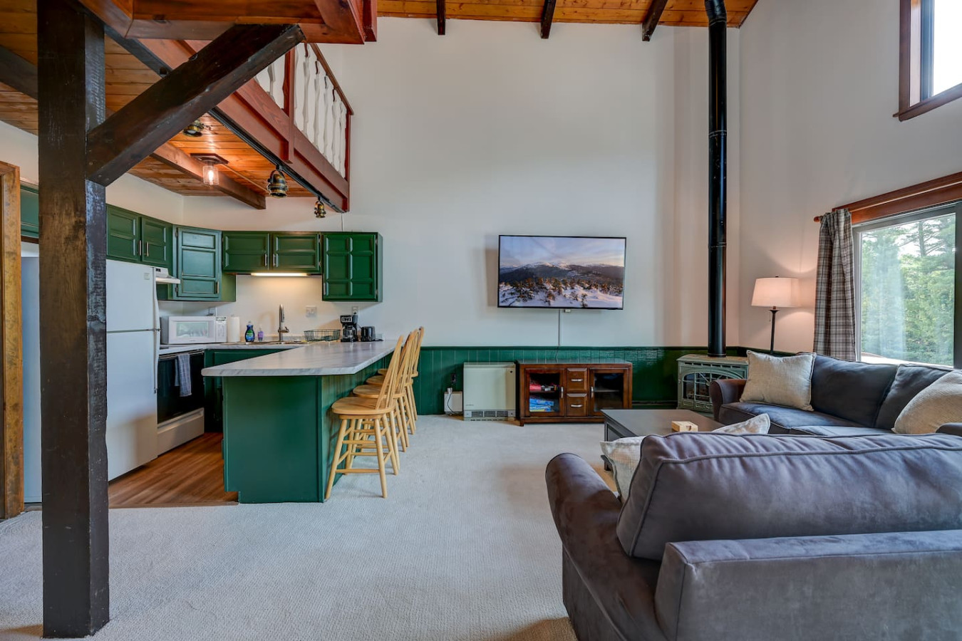 Spacious Retreat Near StoryLand, Ski Mtns & Trails