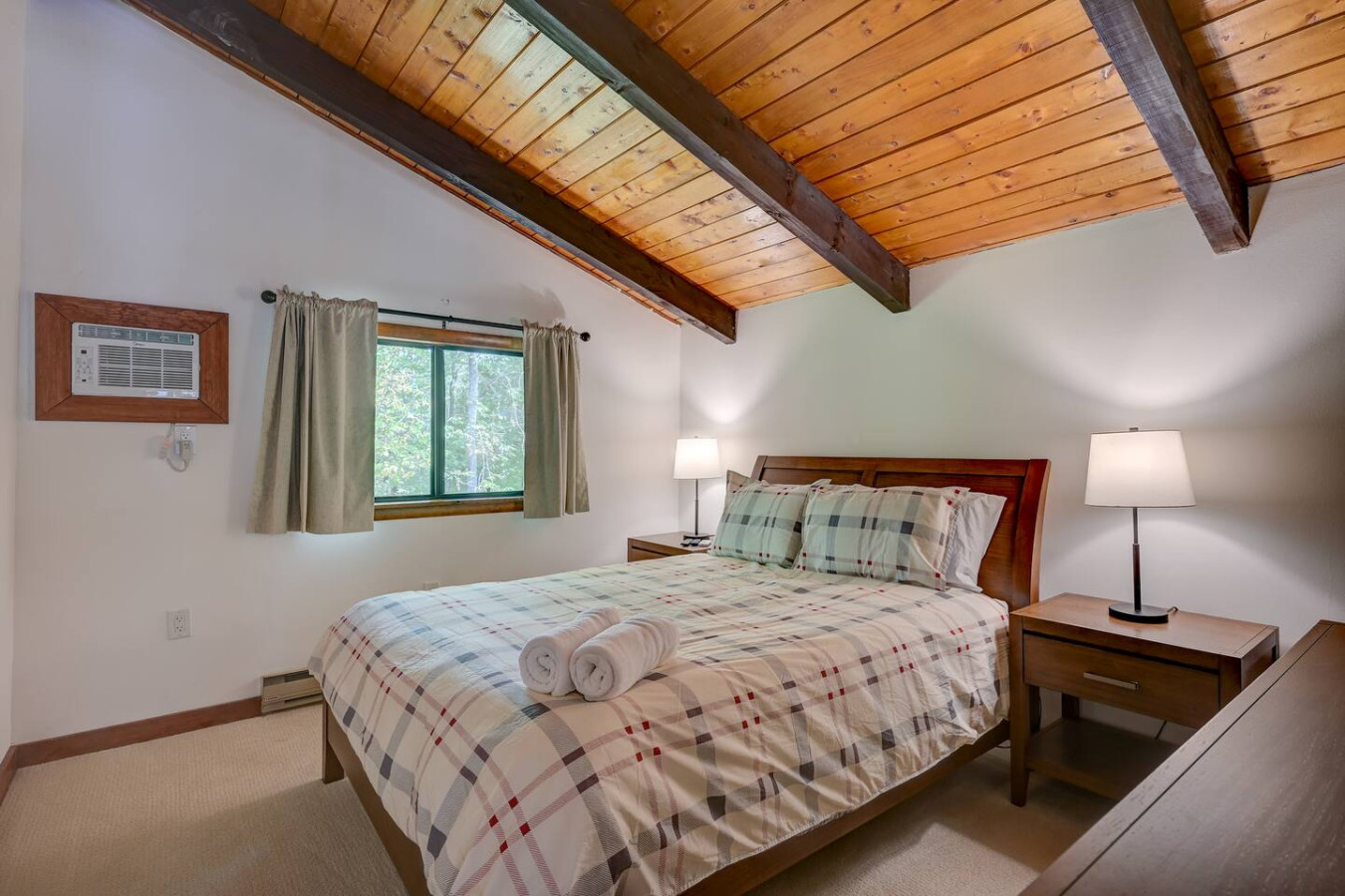 Spacious Retreat Near StoryLand, Ski Mtns & Trails