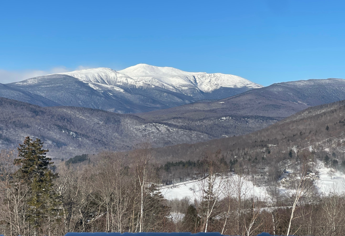 Stunning view of Mt Washington, the back of Wildcat and Black Mtn