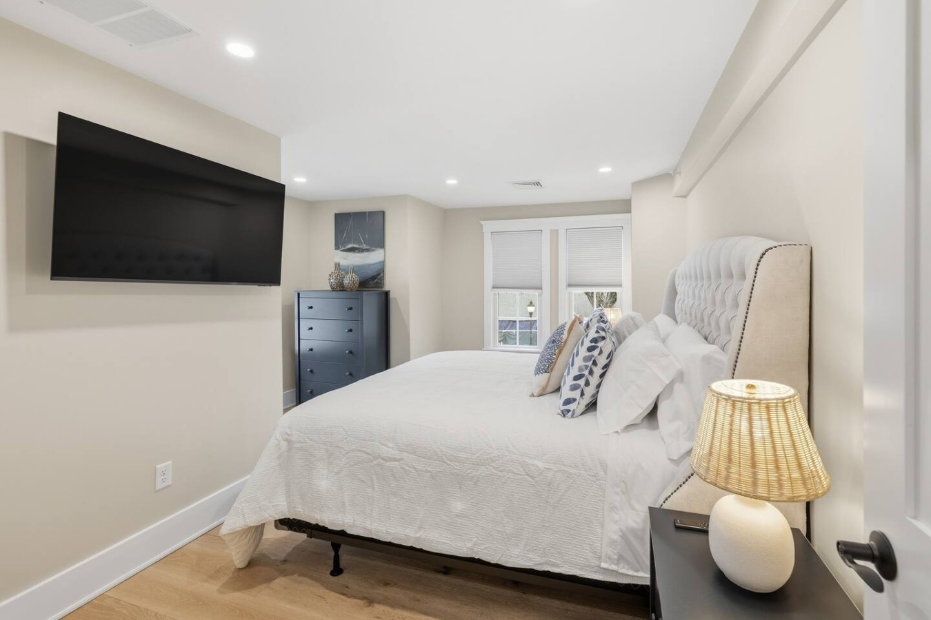 LUX on Main | Downtown | Parking | Sleeps 6, #203