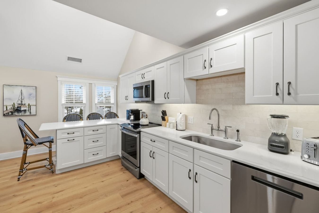 LUX on Main | Downtown | Parking | Sleeps 6, #203