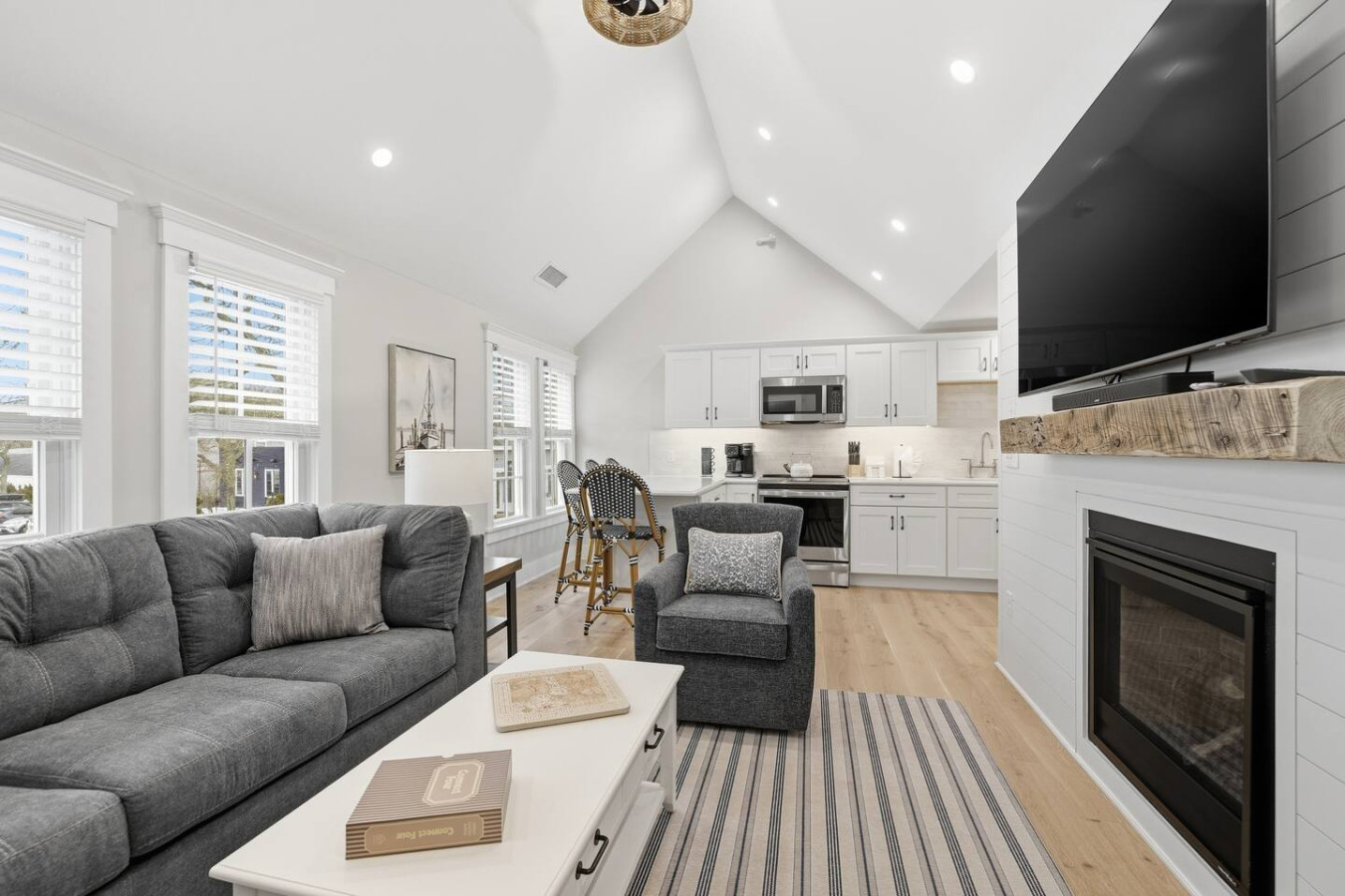 LUX on Main | Downtown | Parking | Sleeps 6, #203