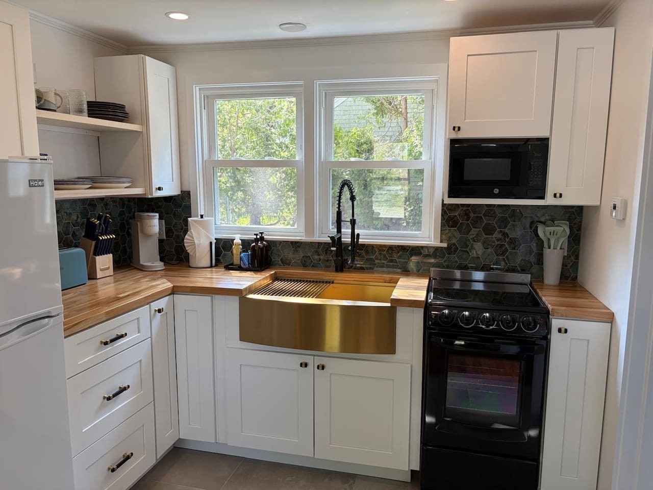 Charming Guesthouse | Walk to Beach | Downtown