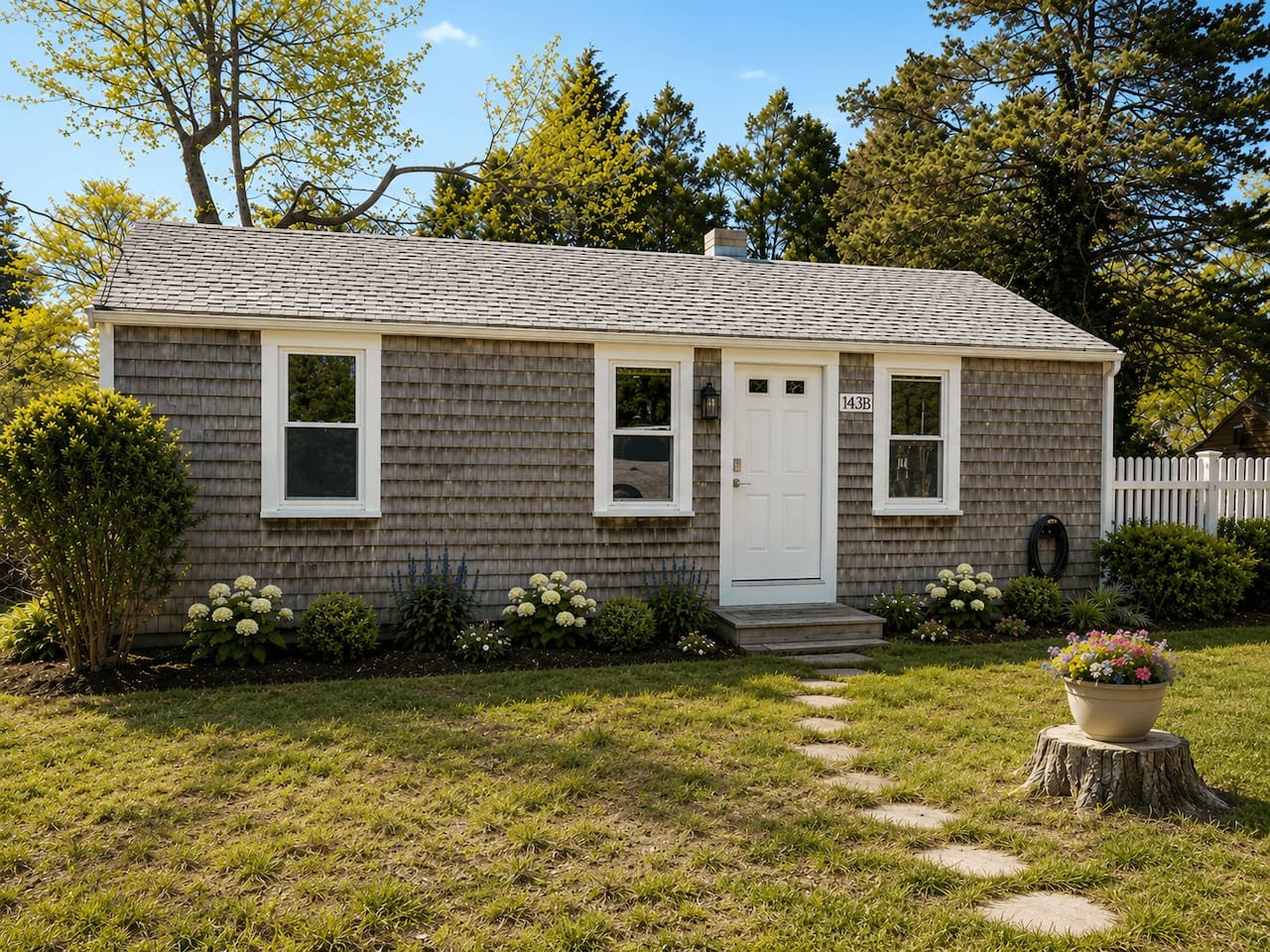 Charming Guesthouse | Walk to Beach | Downtown