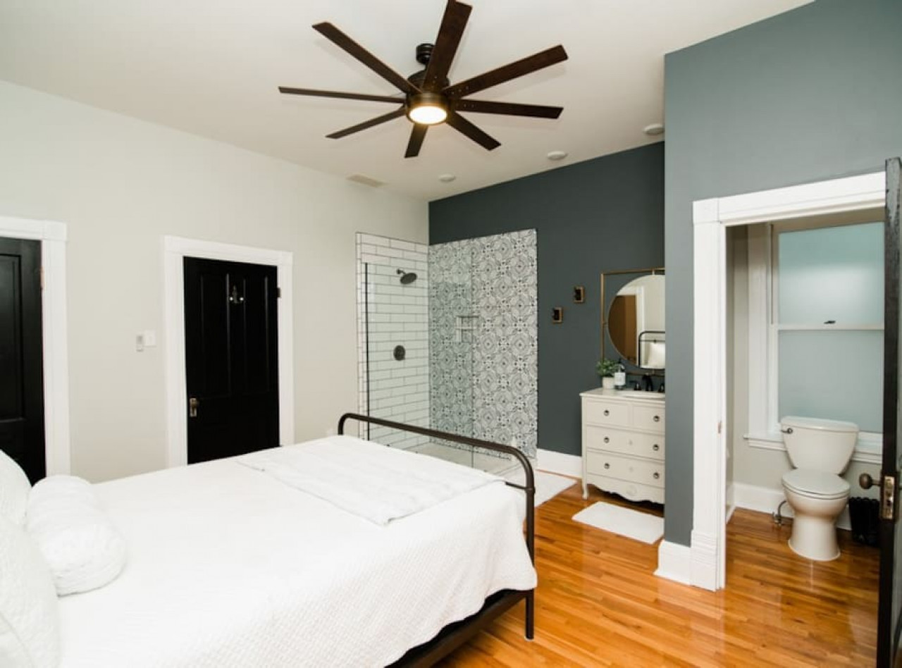 Charming Victorian Suite With Modern Touches - Elegant Retreat - Jefferson City, MO