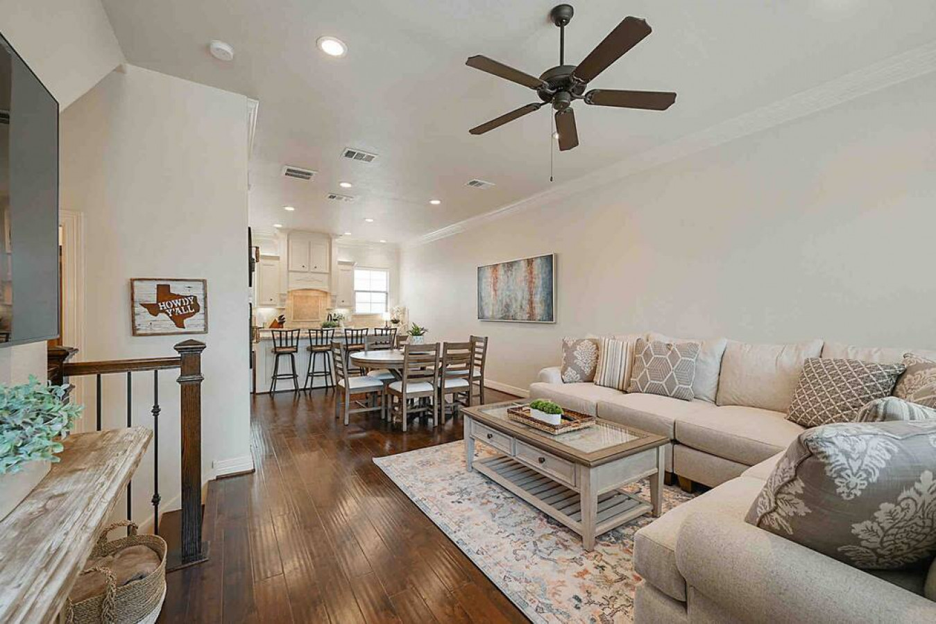 Cozy Townhome With Garage And Flexible Workspace - Charming Oasis - College Station, TX