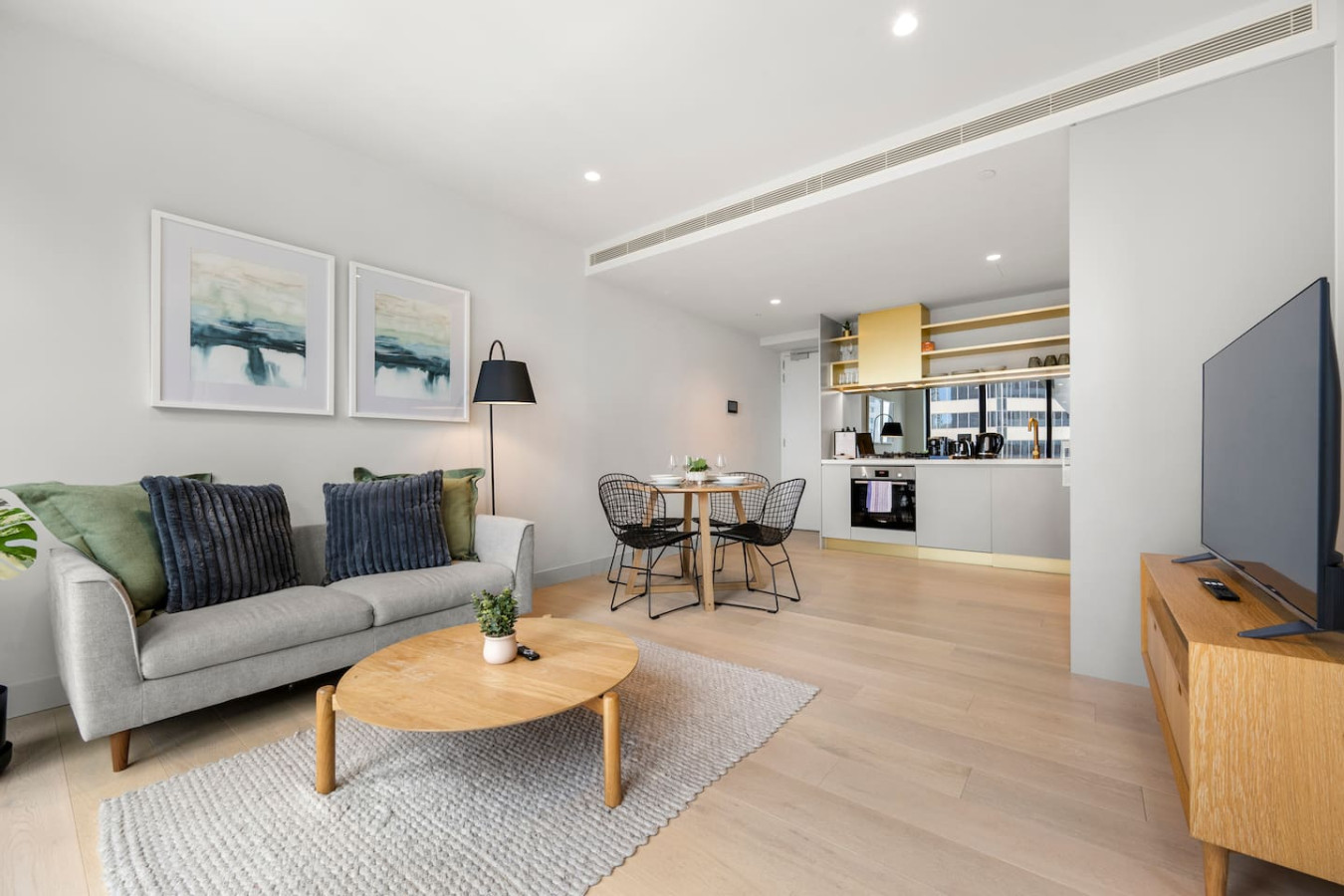 Super Central & Modern 2BR with Pool, Sauna, Gym