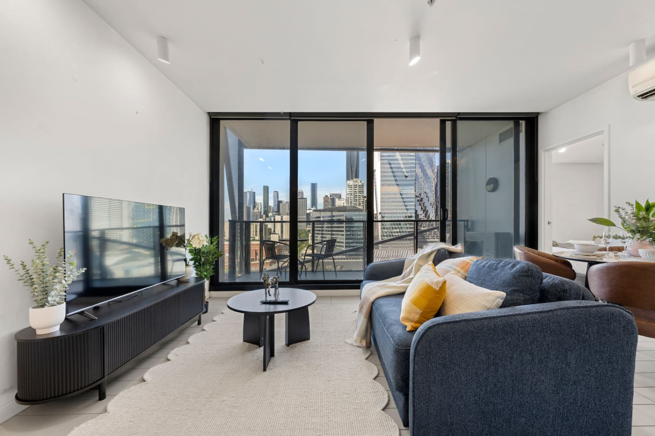 Superior two-bedroom on level 16