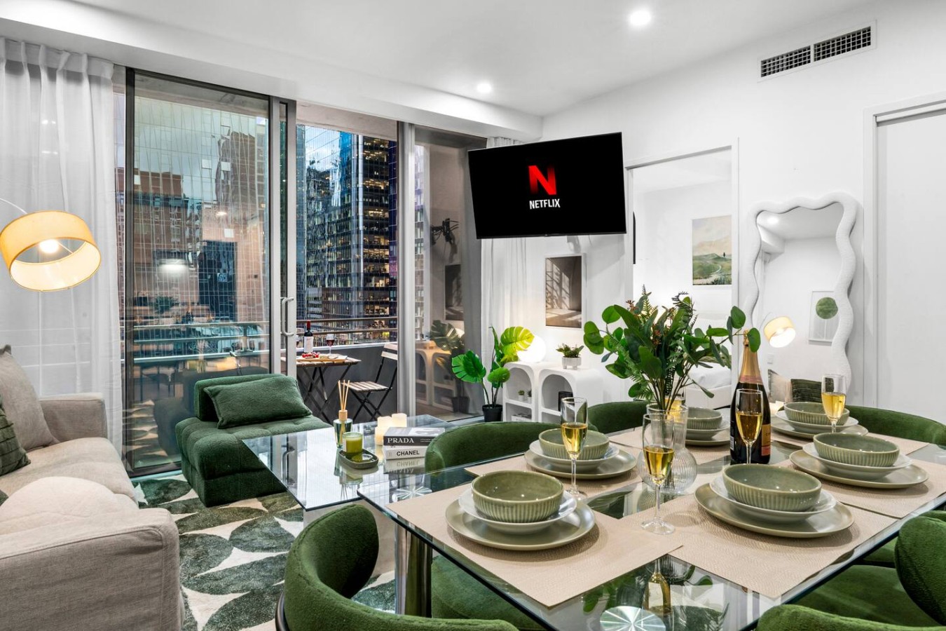 The Emerald — 3BR City Views — Pool + Gym + CBD