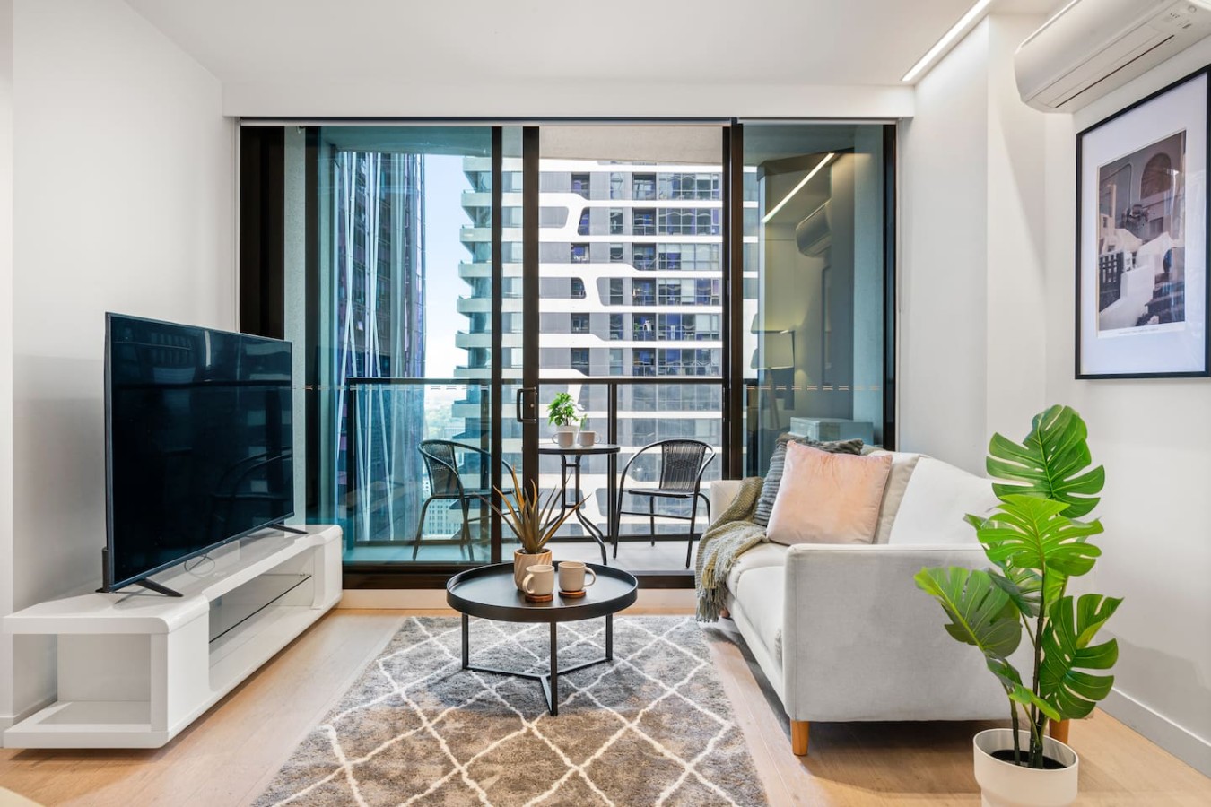 Stylish Aesthetic 2B Central Gem w/ Pool & Gym