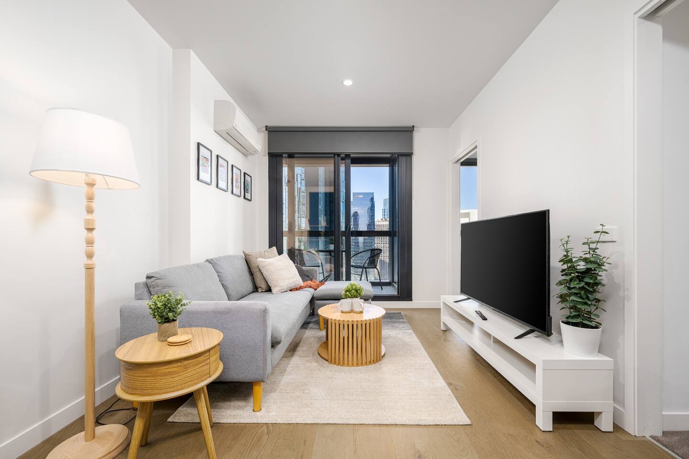 CBD - Super Central 2BR With Stunning Views + Gym