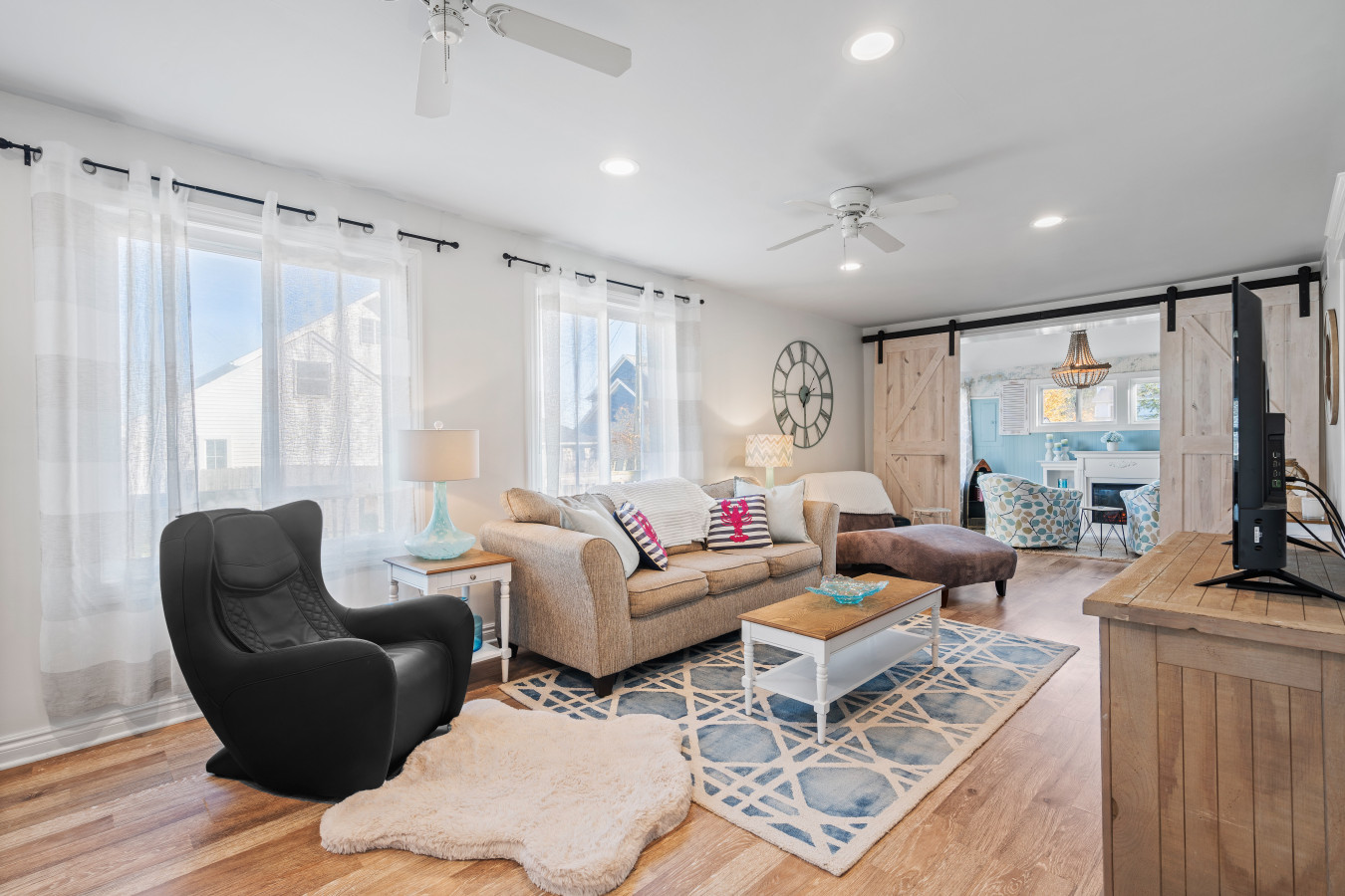 Lexington Queen Inside / Outside 7インチ LakeView Getaway: Hot Tub, Arcade Game, Walk to Water Access!