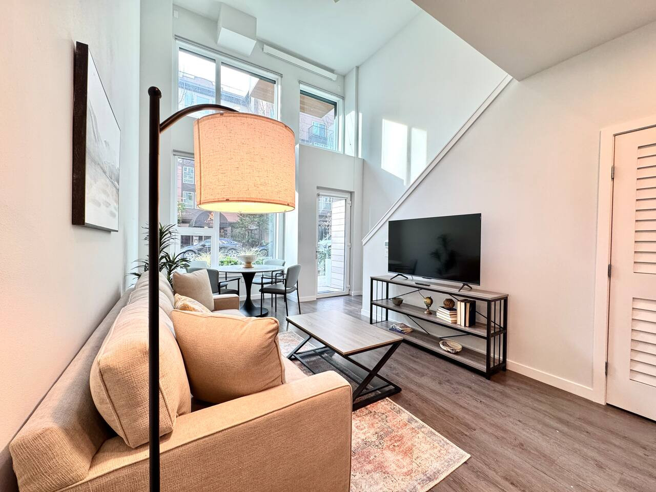 Emerald Loft | High Ceilings | Steps To Arena - Seattle, WA