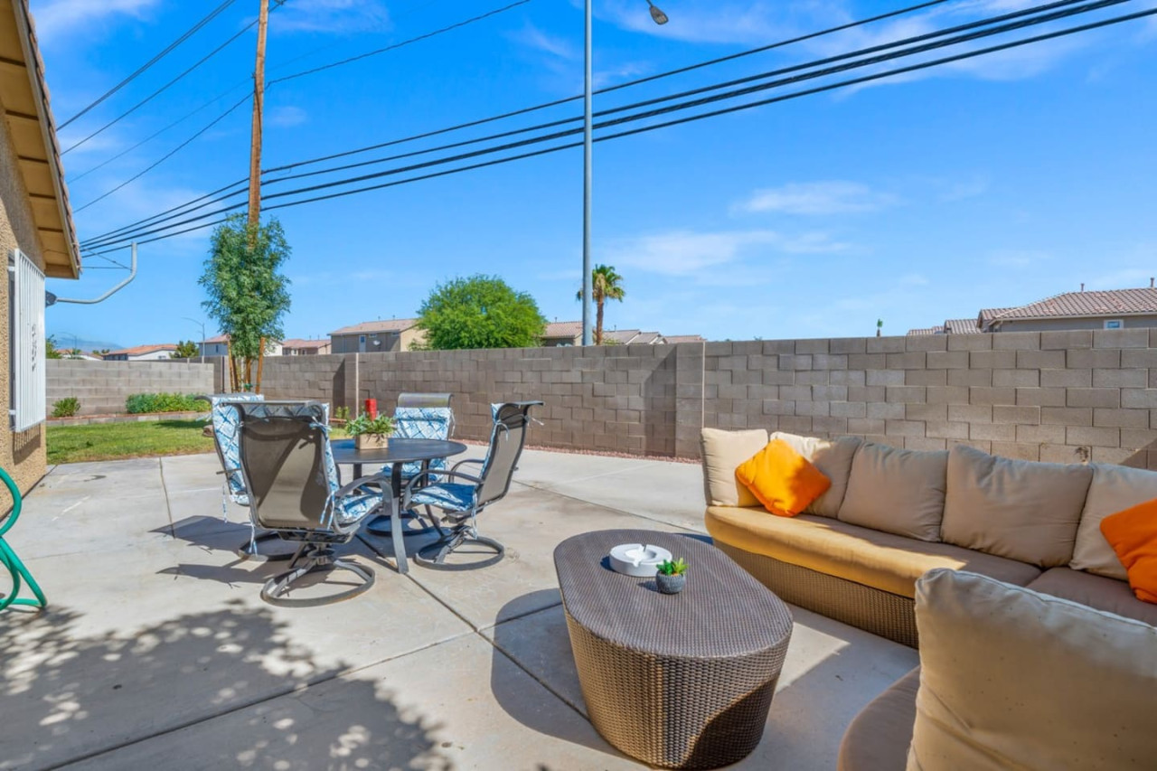 Vegas Vibes | Foosball | Fireplace | Patio | BBQ