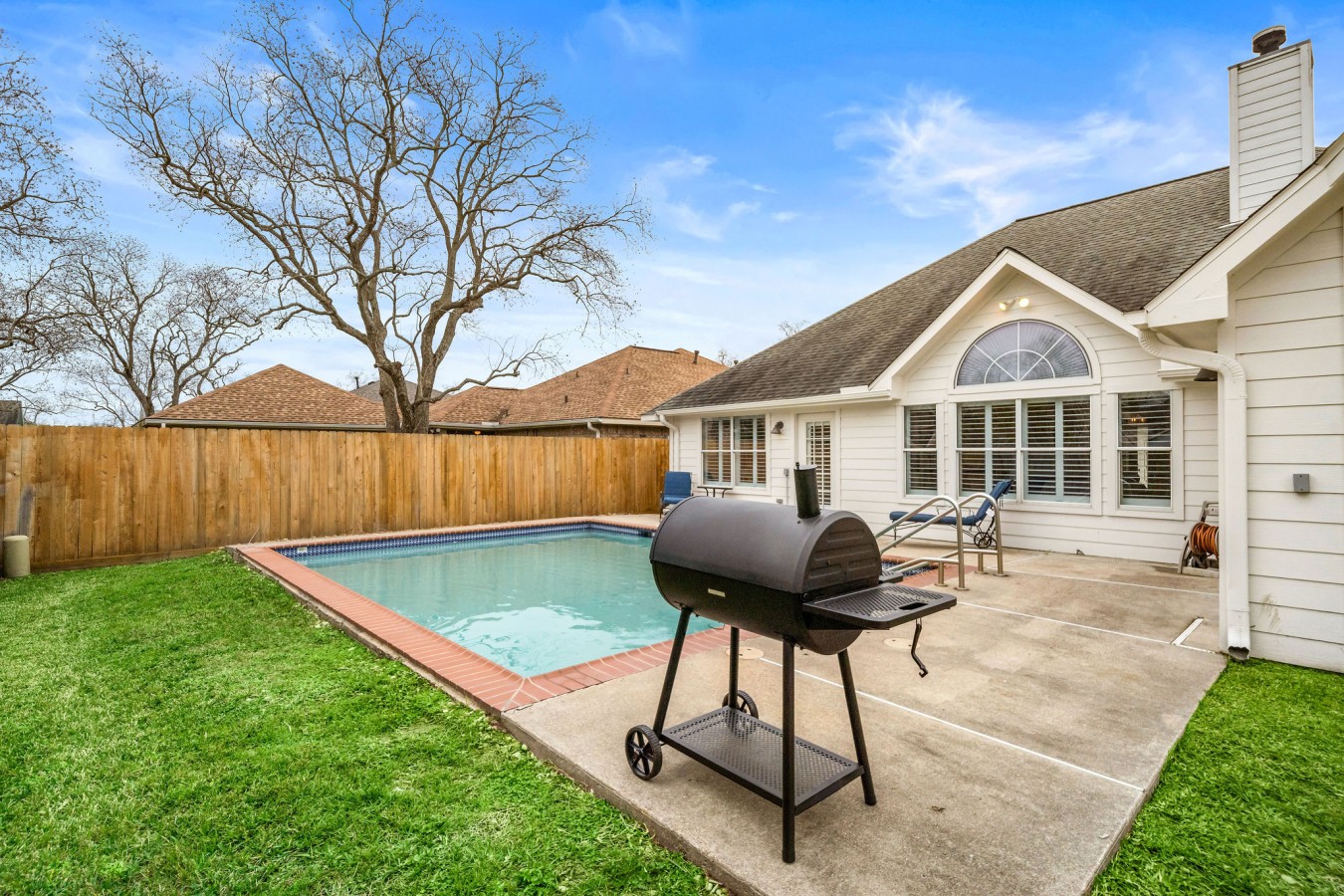 Relax and dine al fresco by the sparkling pool