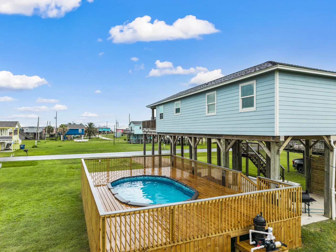 Relax by the pool & soak up the Texas sunshine