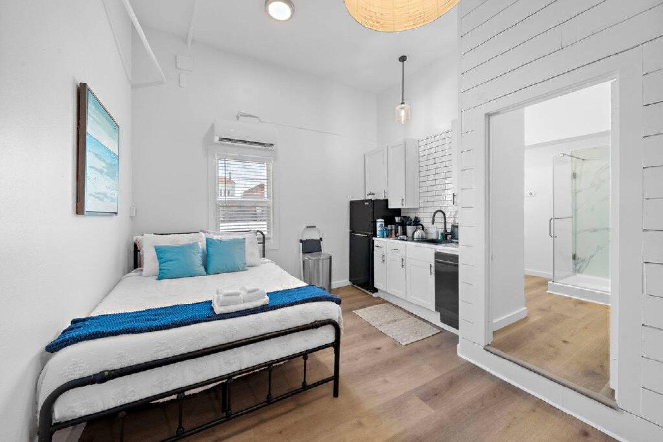 Comfortable elegance for a restful sleep with a queen-sized bed