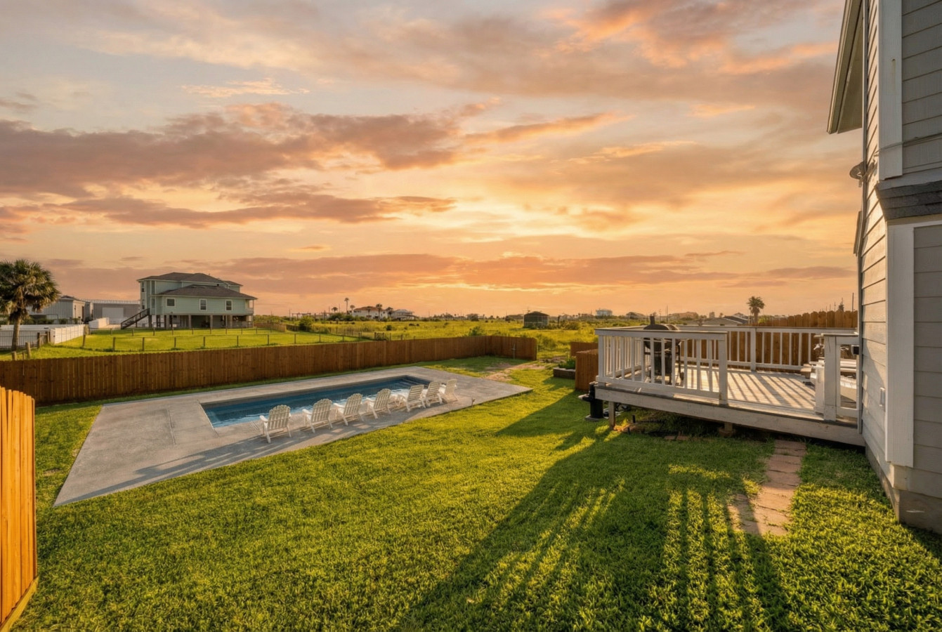 Relax and dine al fresco by the sparkling pool