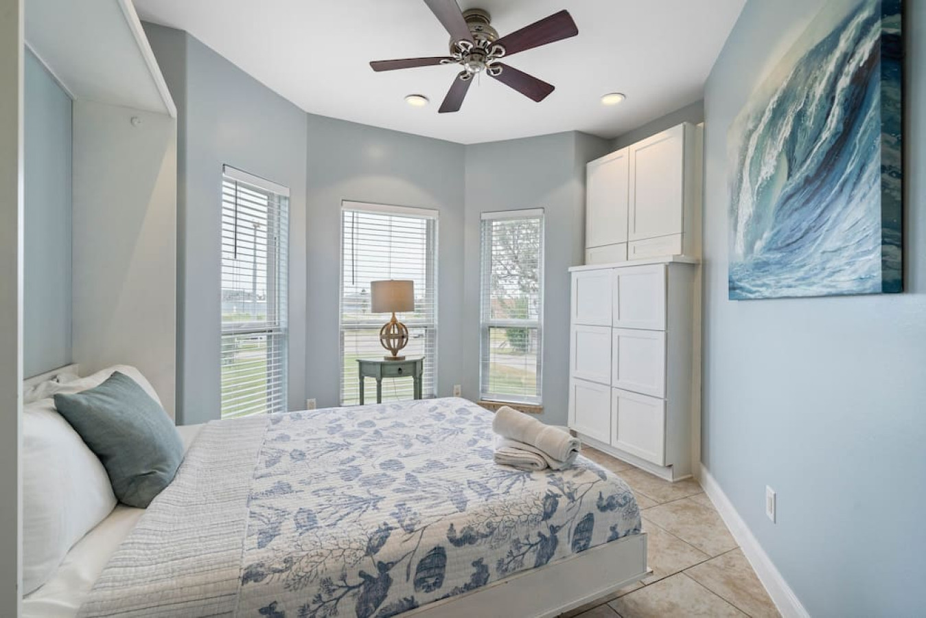 This bedroom has a queen sized bed