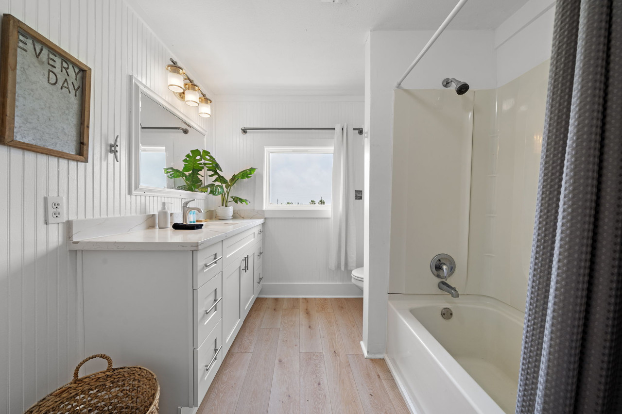 Another angle of the bathroom