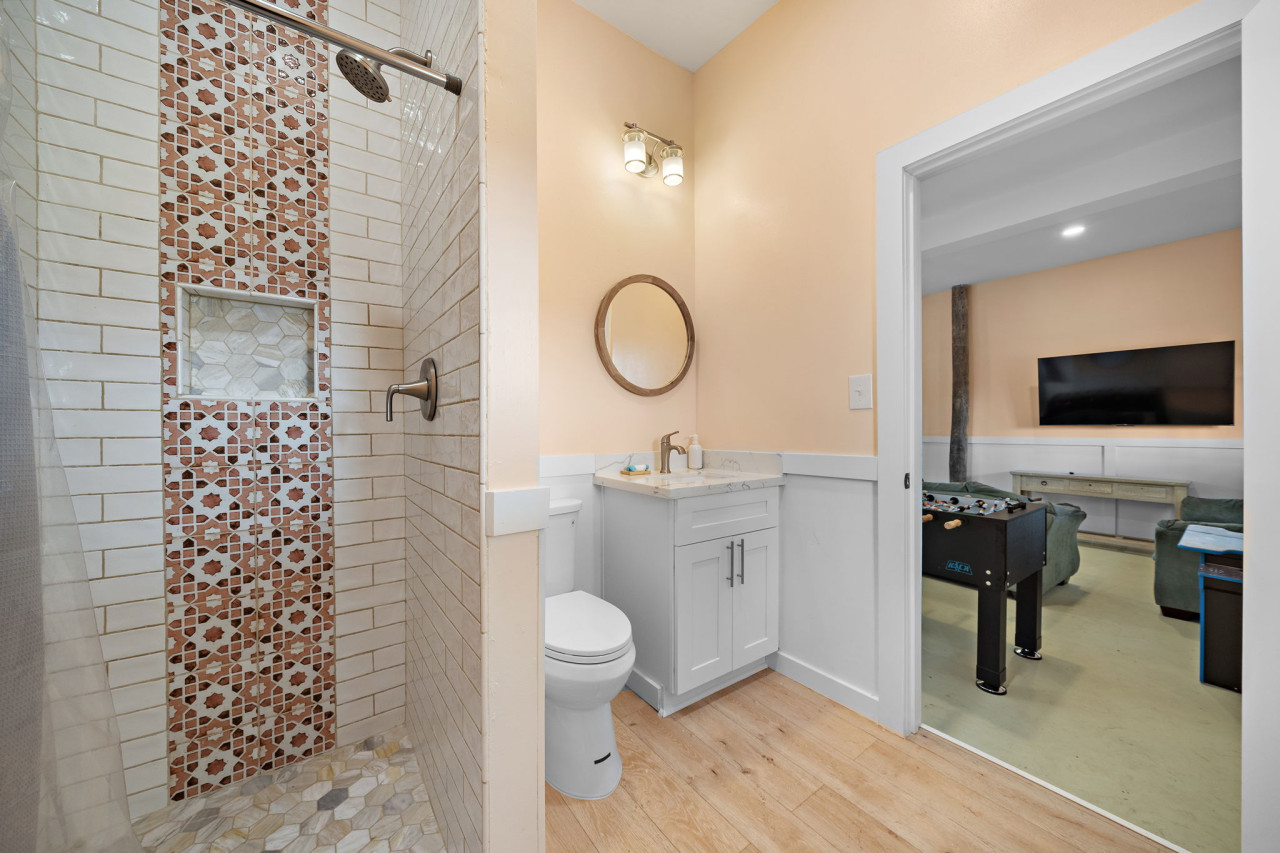 Another angle of the bathroom