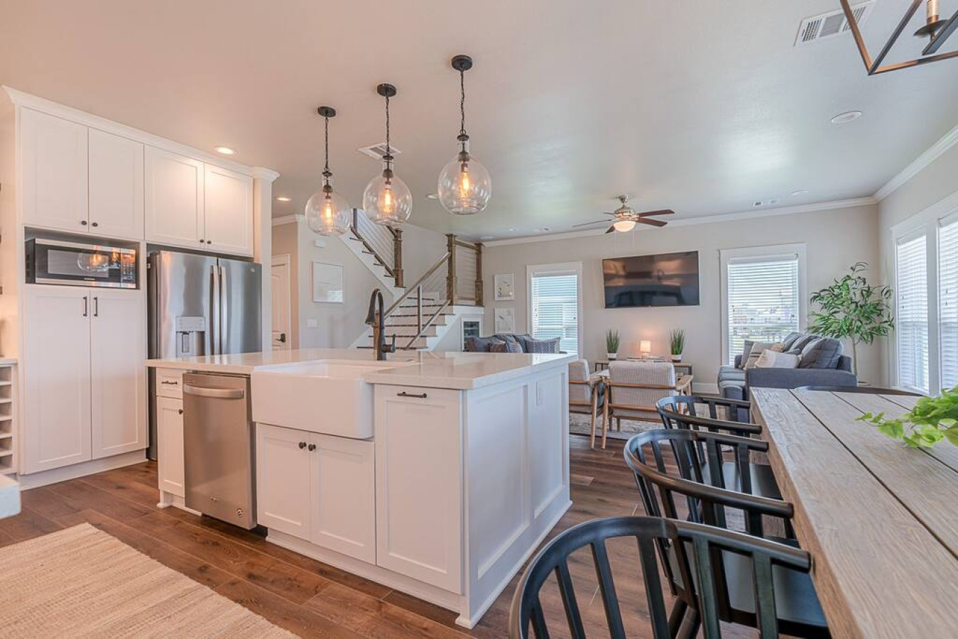 A kitchen perfect for preparing meals for the family!
