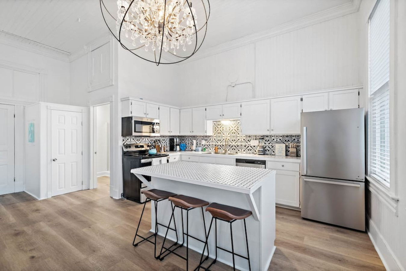 A kitchen perfect for preparing meals for the family!