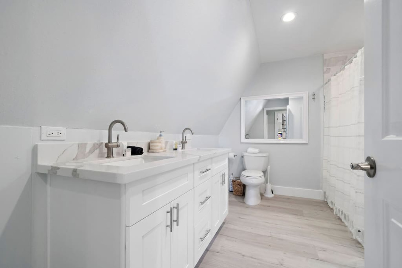 Feel pampered in this beautiful bathroom