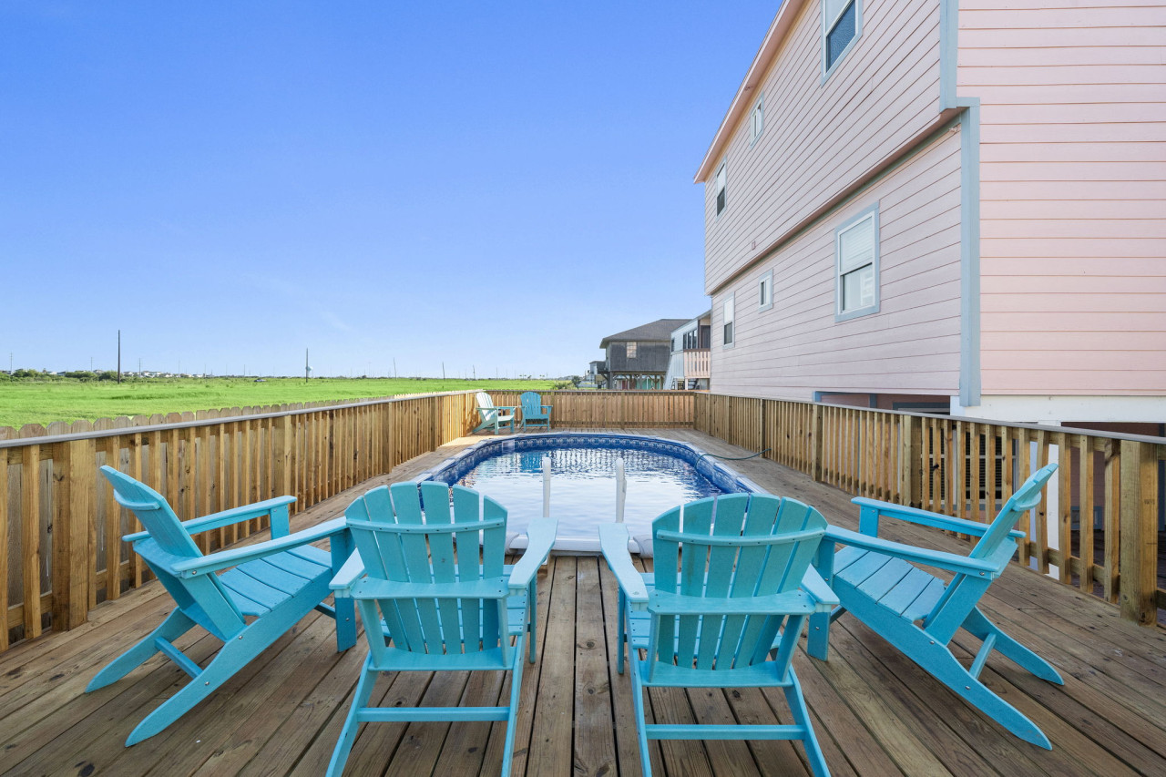 Relax and dine al fresco by the sparkling pool