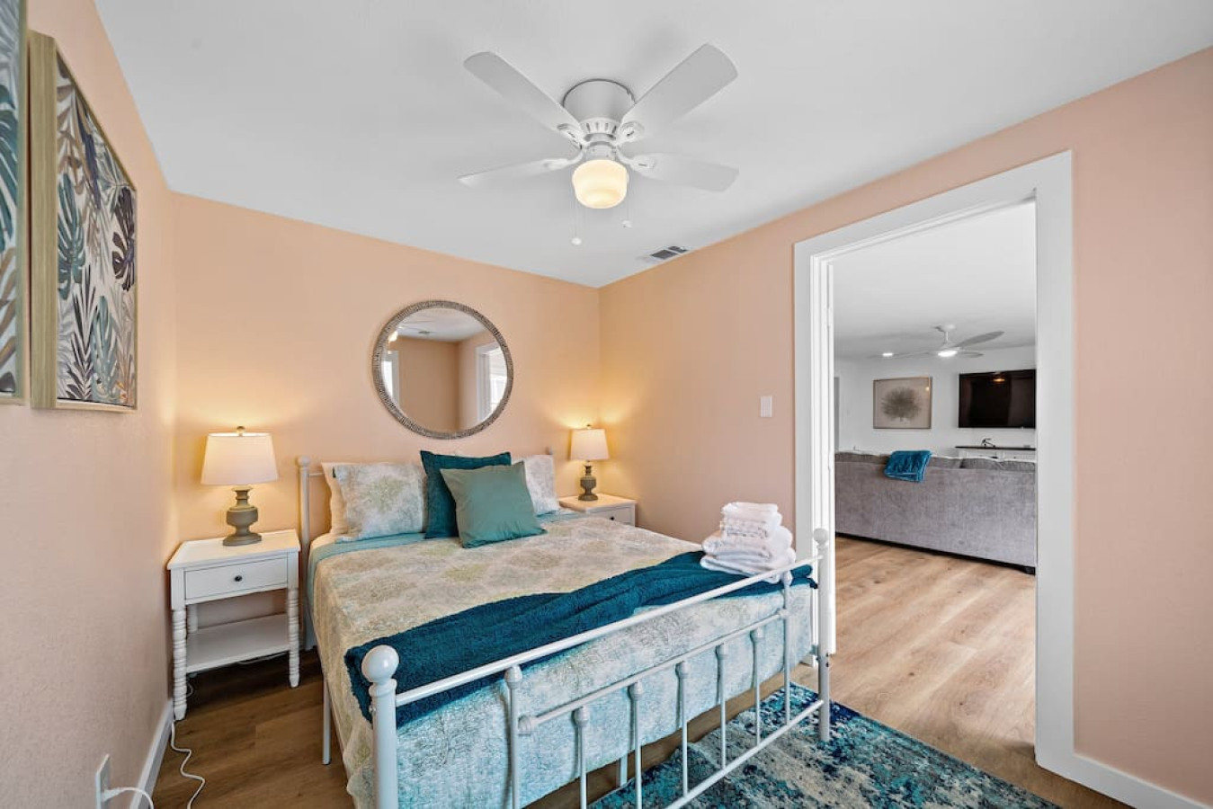 This bedroom has a queen sized bed