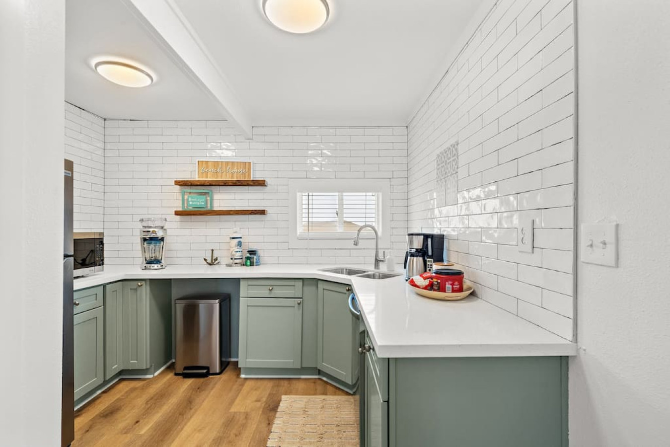 This is an additionaly kitchen space for your use