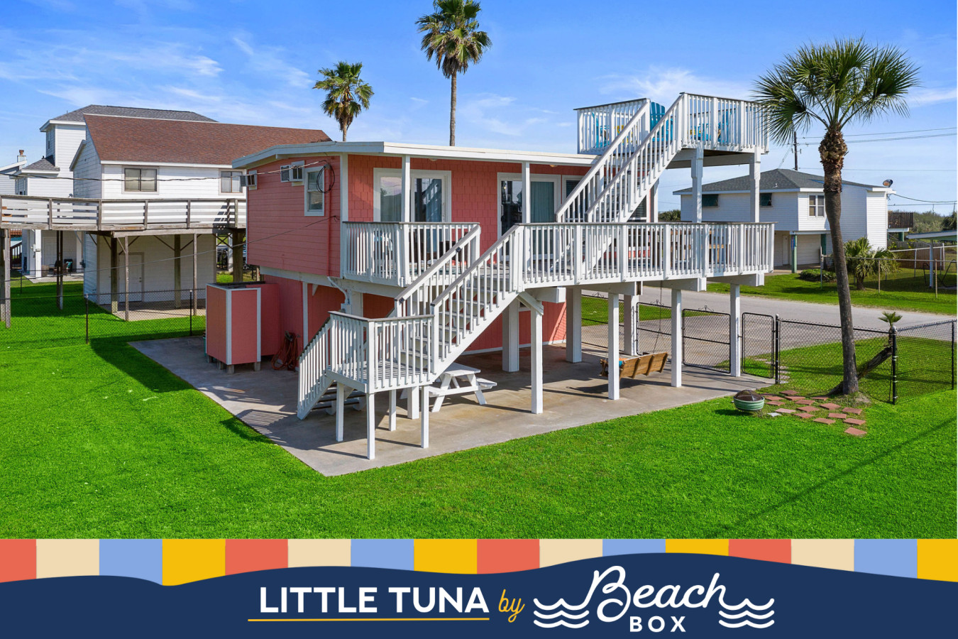 Charming Beach Bungalow With Rooftop Deck - Blissful Coastal Retreat - Galveston, TX
