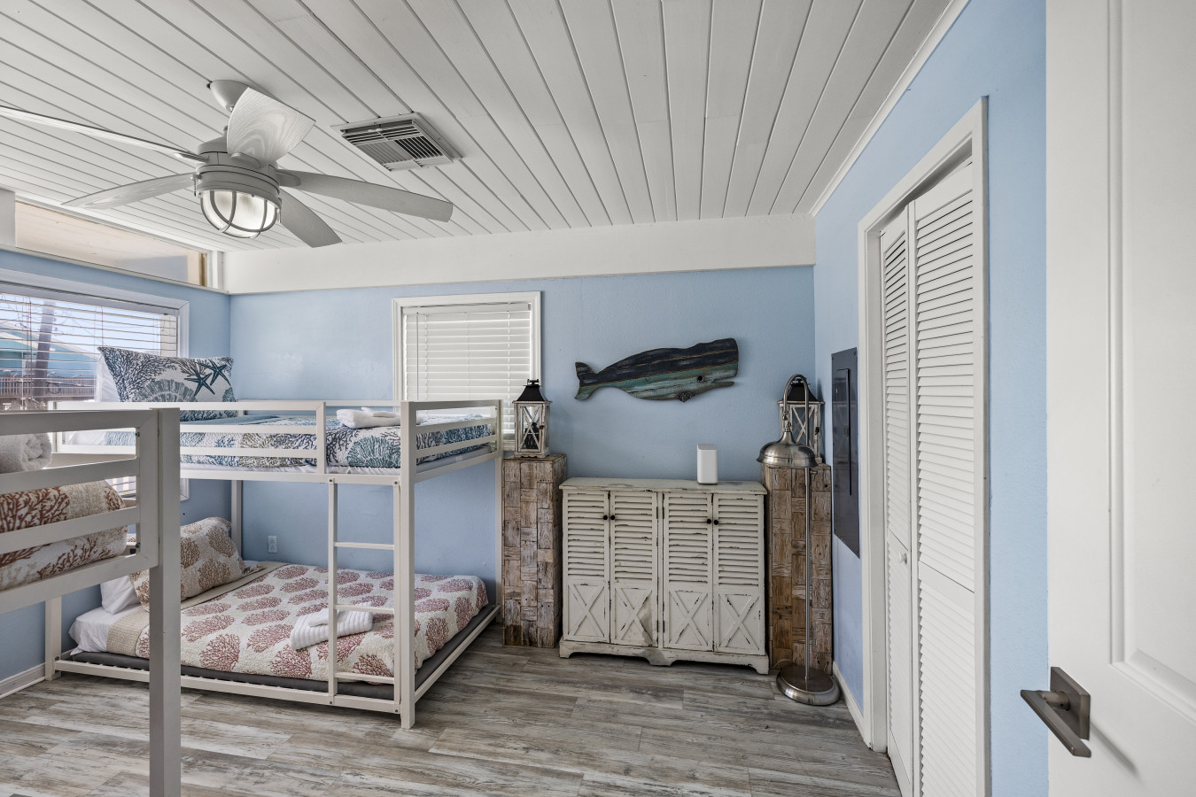 Cozy bunk room perfect for kids and groups
