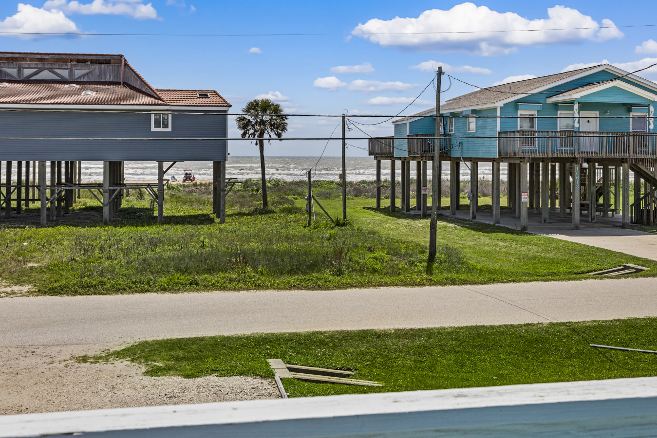 Ideal setup for indoor-outdoor coastal living