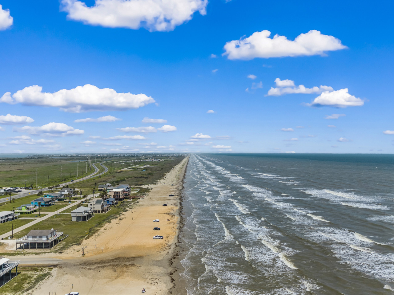 Easy drive to the shoreline and local hotspots