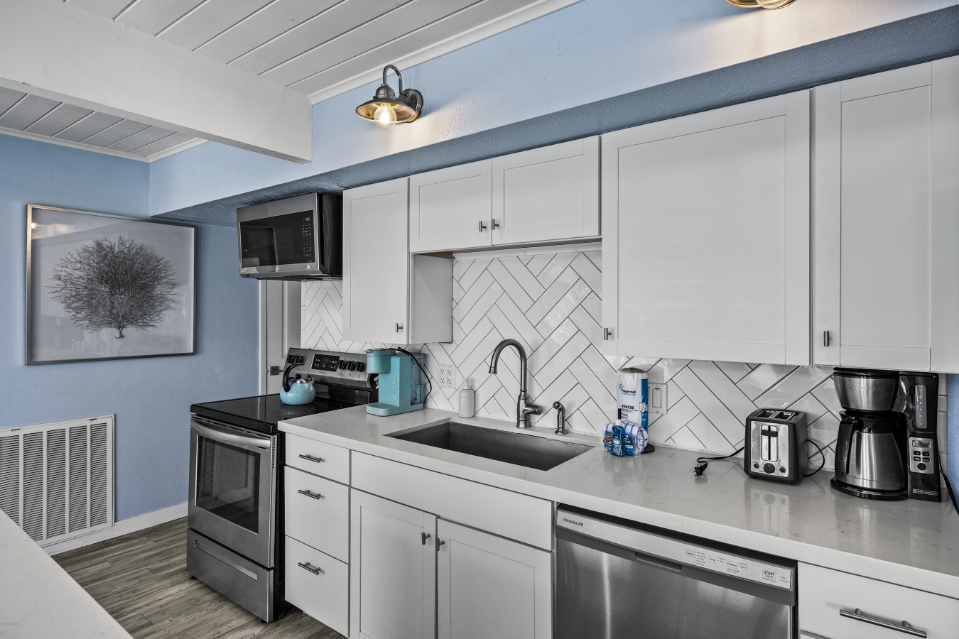 Enjoy a functional kitchen with plenty of workspace