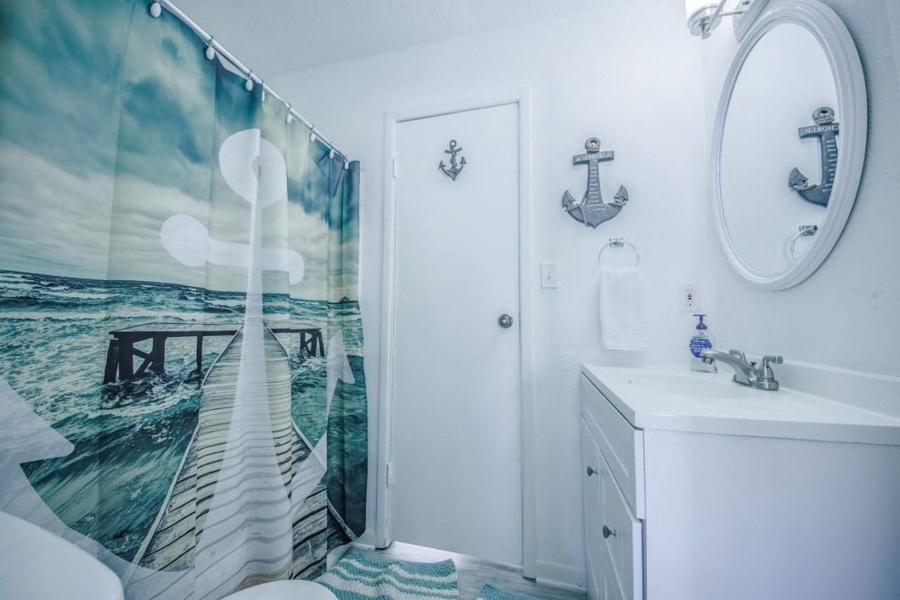 Another angle of the bathroom