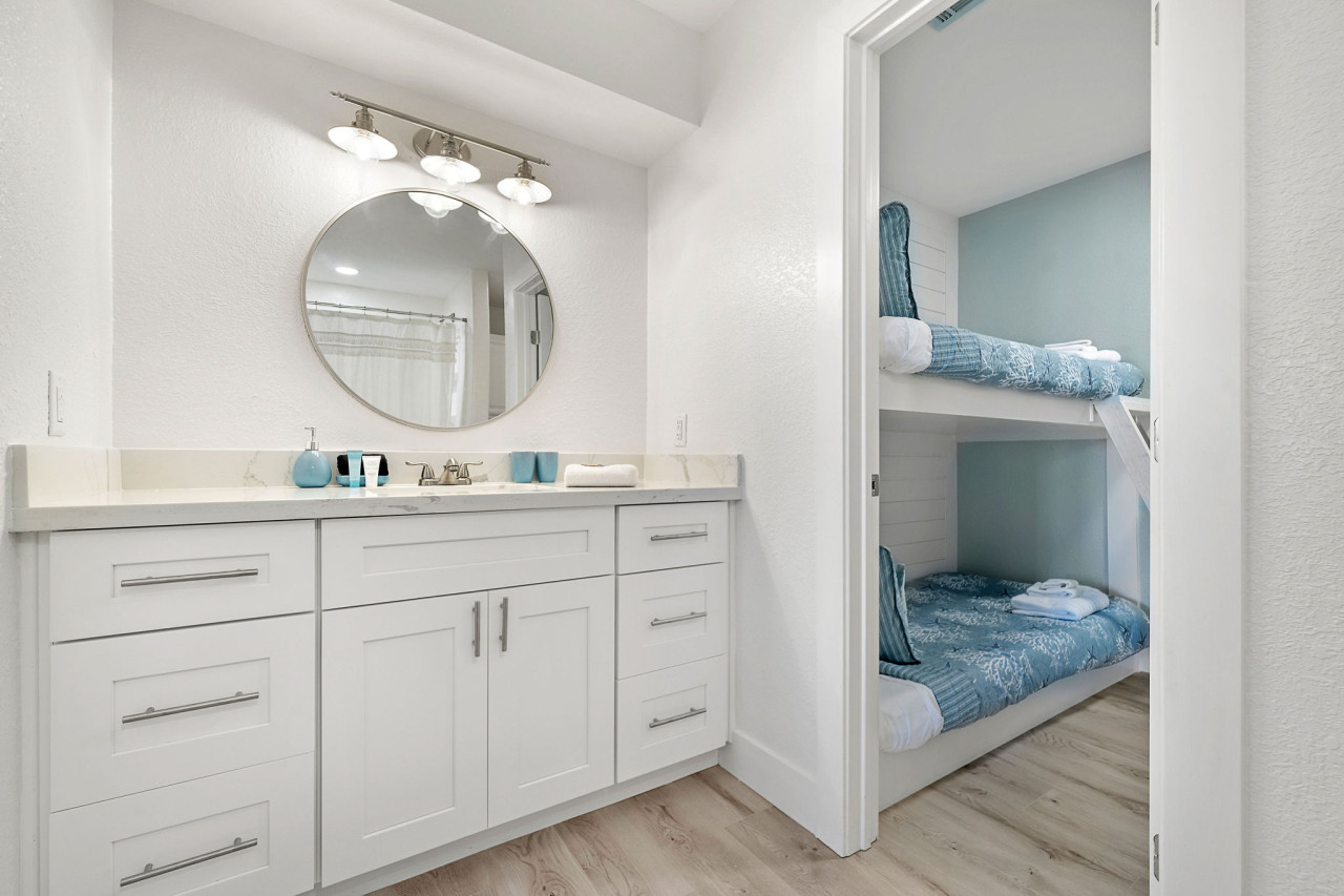 Another angle of the bathroom