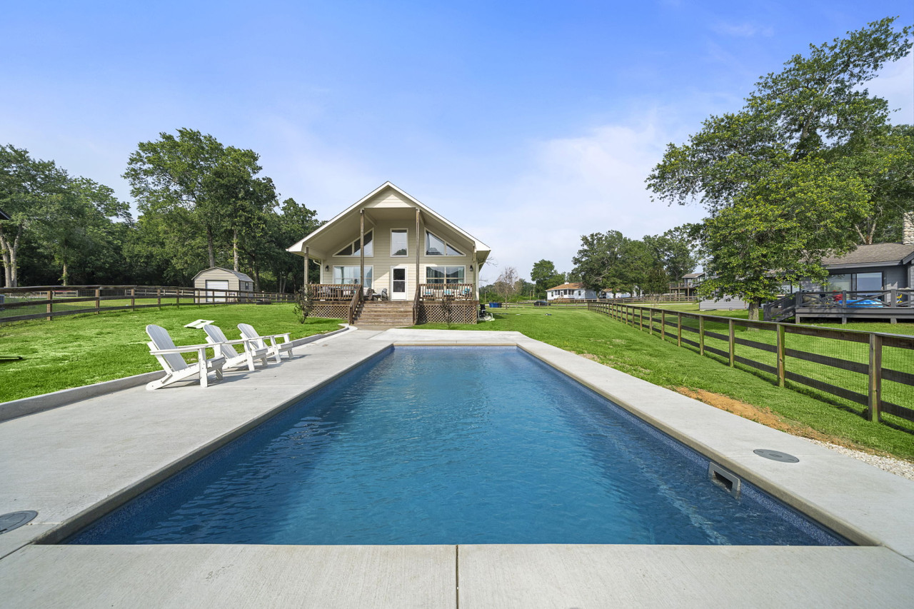 Relax by the pool & soak up the Texas sunshine
